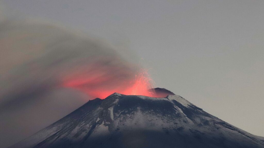 volcan-popocatepetl-registra-explosion-video