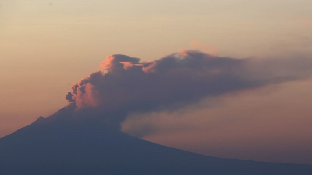 volcan-popocatepetl-registra-explosion-y-captan-supuestos-ovnis