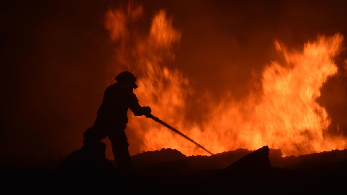 Se registra incendio en bodega de tarimas en Valle de Chalco