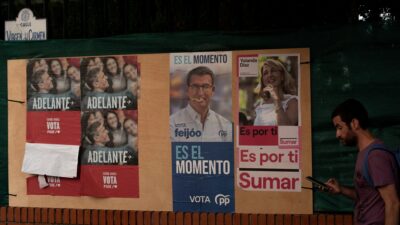23J: Posters electorales de las elecciones generales en España pegados en una pared de Andalucía