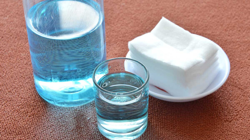 ¿Qué se puede limpiar con agua oxigenada?