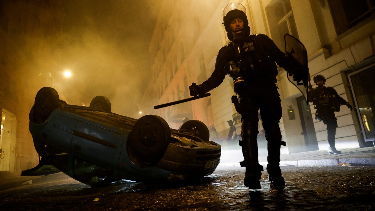 Suman 3,200 detenidos, 700 heridos y 5 mil autos incendiados en quinta noche de disturbios en Francia
