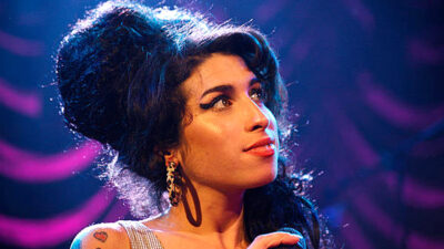 Amy Winehouse moño colmena
