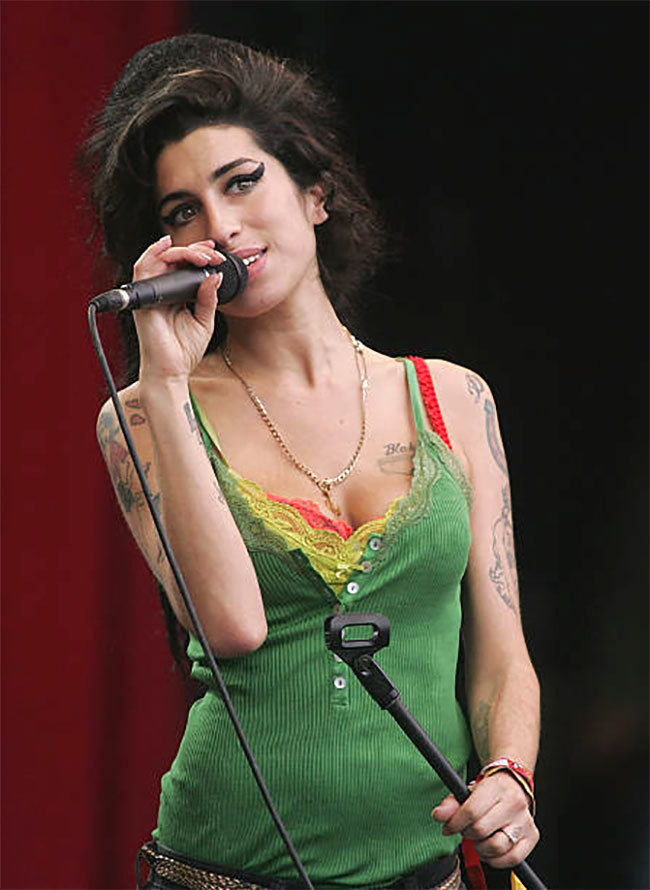 Amy Winehouse Mono Colmena Pelo