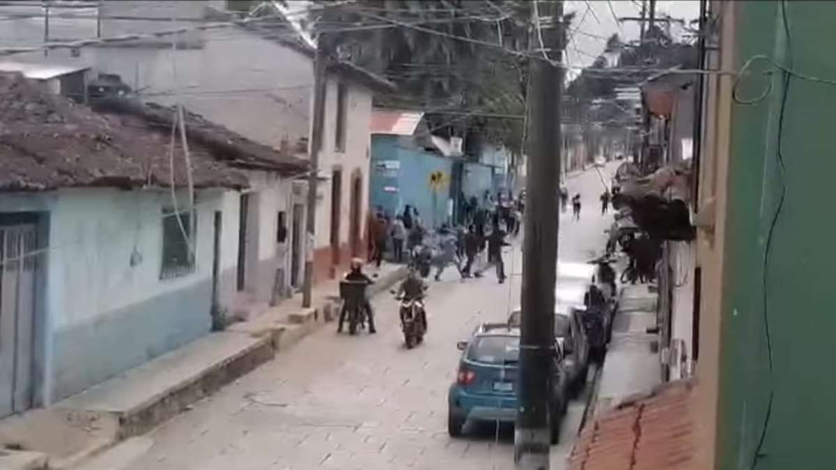 Motonetos realizan disturbios en San Cristóbal de Las Casas, Chiapas