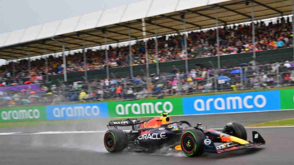 Checo Pérez largará en el lugar 16 del GP de Gran Bretaña 2023