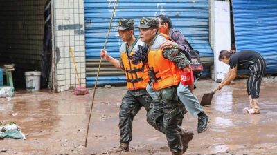 Ya suman 15 muertos por las lluvias en China. Foto: AFP