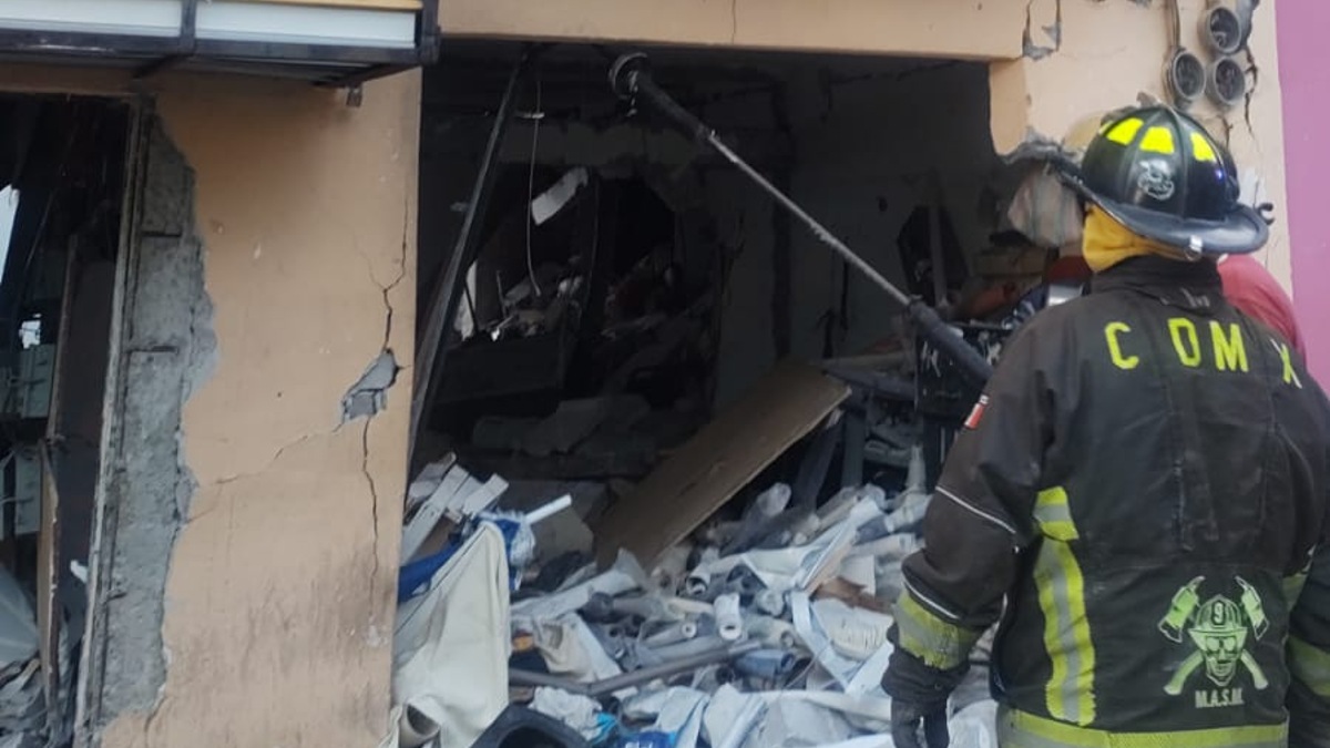 Explota casa por acumulación de gas en Álvaro Obregón; hay 4 heridos