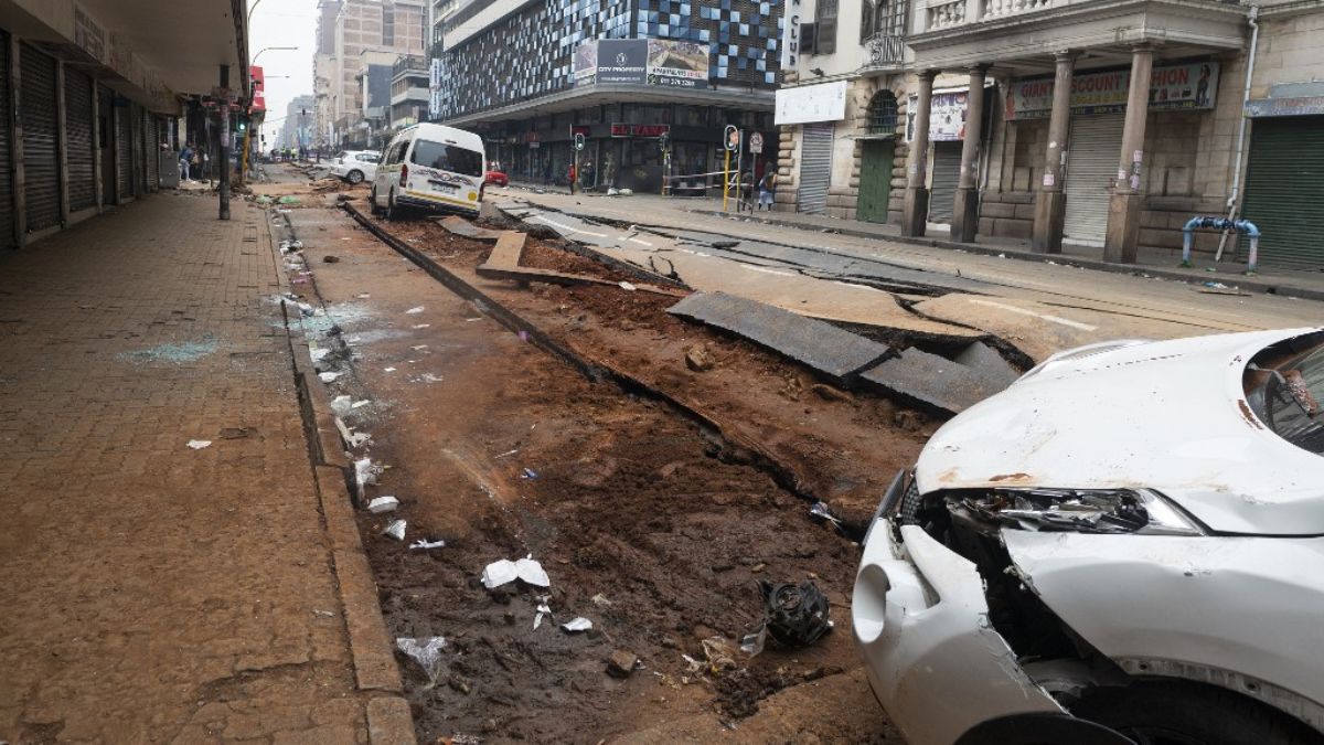 Arrasó con toda la calle: captan fuerte e inusual explosión en Johannesburgo