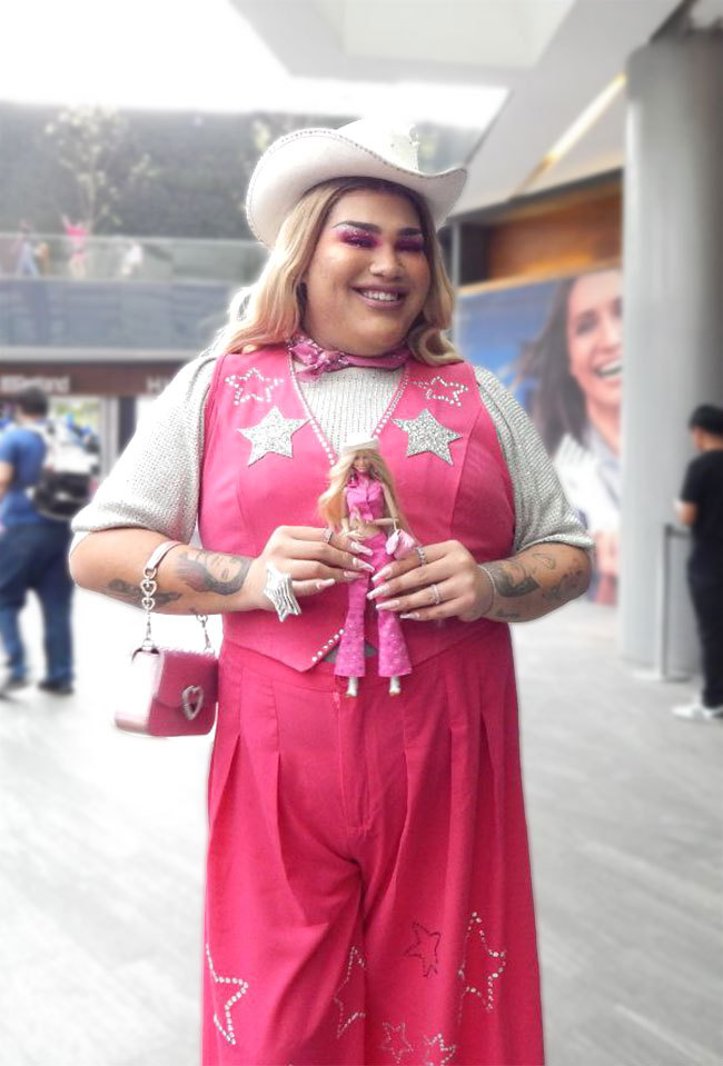 premiere Barbie México outfits