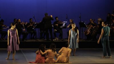 Obra de teatro musicalizada en un escenario del Festival Cervantino en Guanajuato