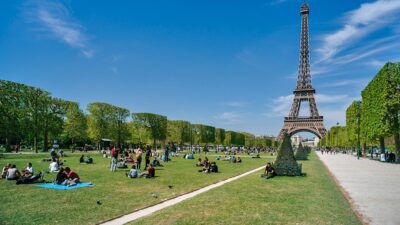 París violación mexicana: Foto del Campo de Marte, con la Torre Eiffel al fondo