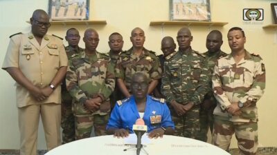 Amadou Abdramane anuncia el golpe de Estado y derrocamiento del presidente de Níger en un mensaje televisivo