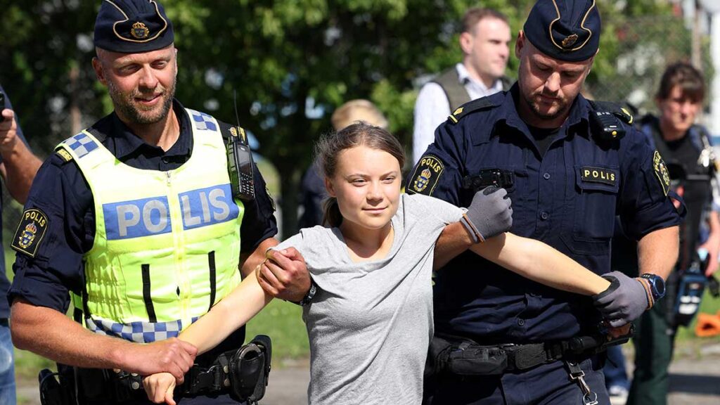 Greta Thunberg, condenada a una multa por desobedecer a la policía