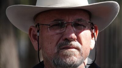 Hipólito Mora: cinco órdenes de aprehensión por asesinato del exautodefensa