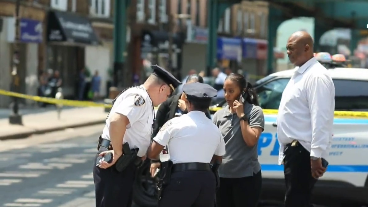Al azar: hombre en motocicleta dispara contra varias personas en Nueva York; mata a una