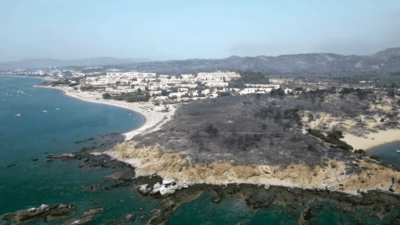 Un video en dron revela la devastación por los incendios de la isla Rodas, Grecia