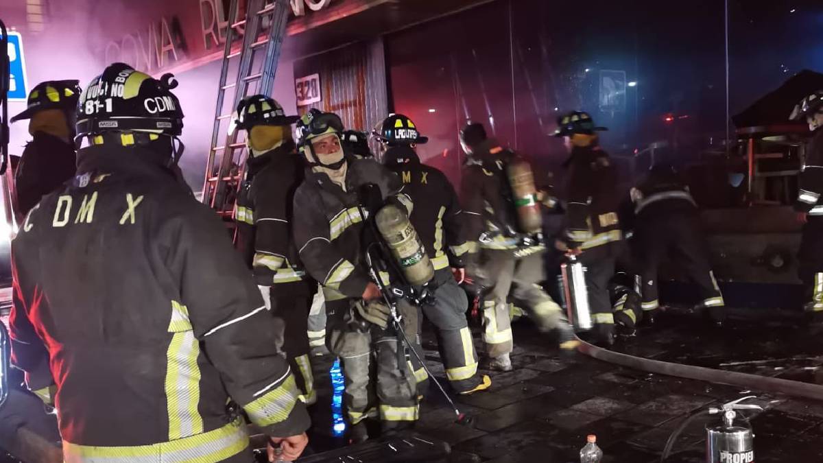 Rescatan a 60 personas de incendio en hotel de la colonia Roma Norte