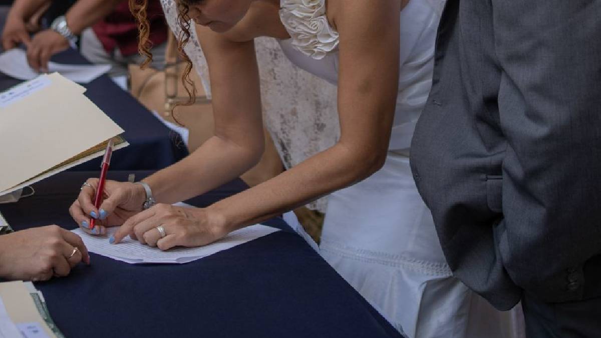¡Escándalo! Juez cancela boda civil por “broma” de la novia
