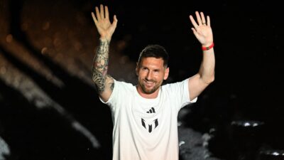 Lionel Messi saludando a su afición del Inter Miami