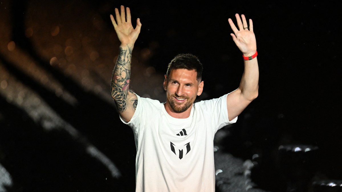 Messi se presenta ante su nueva afición del Inter Miami en un estadio abarrotado