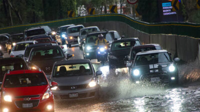 Lluvias en CDMX y Edomex causan encharcamientos en tramos carreteros y vialidades