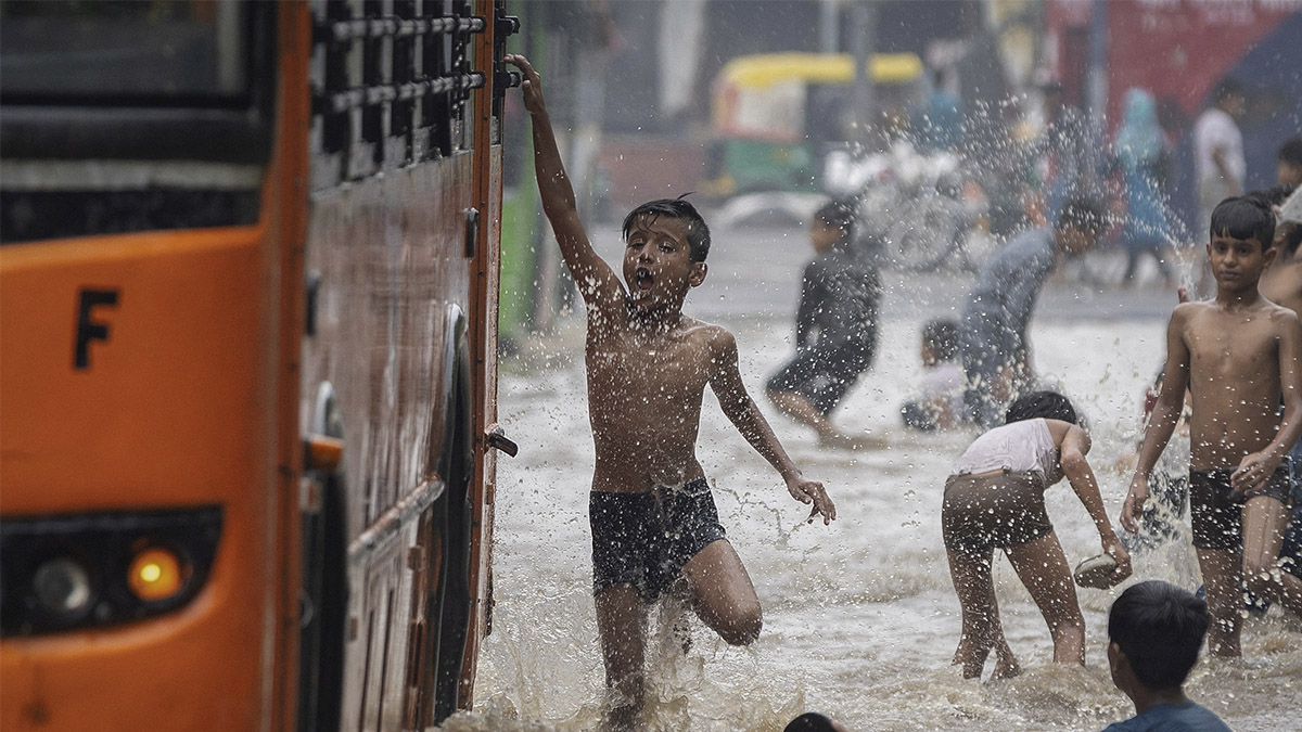 Desbordamientos de ríos, inundaciones en casas y calles por fuertes lluvias al norte de la India