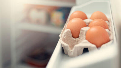 Los huevos se deben meter al refrigerador o no