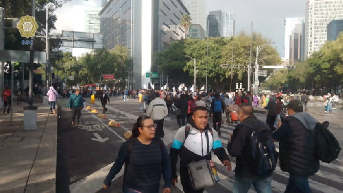 Manifestantes liberan Avenida Insurgentes y lateral de Reforma