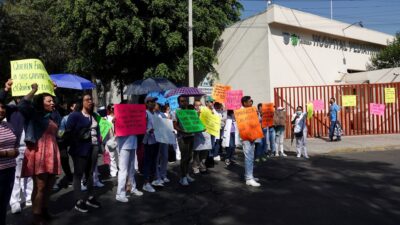 Marchas CDMX: protesta de personal médico afuera del hospital Pediátrico de Legaria