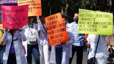 Marchas CDMX: protesta de personal médico en el hospital Pediátrico de Legaria