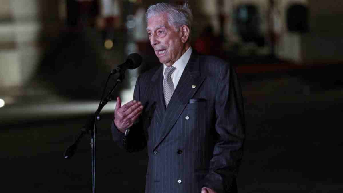 Mario Vargas Llosa recibe alta tras casi una semana hospitalizado por COVID-19: “Está recuperado”