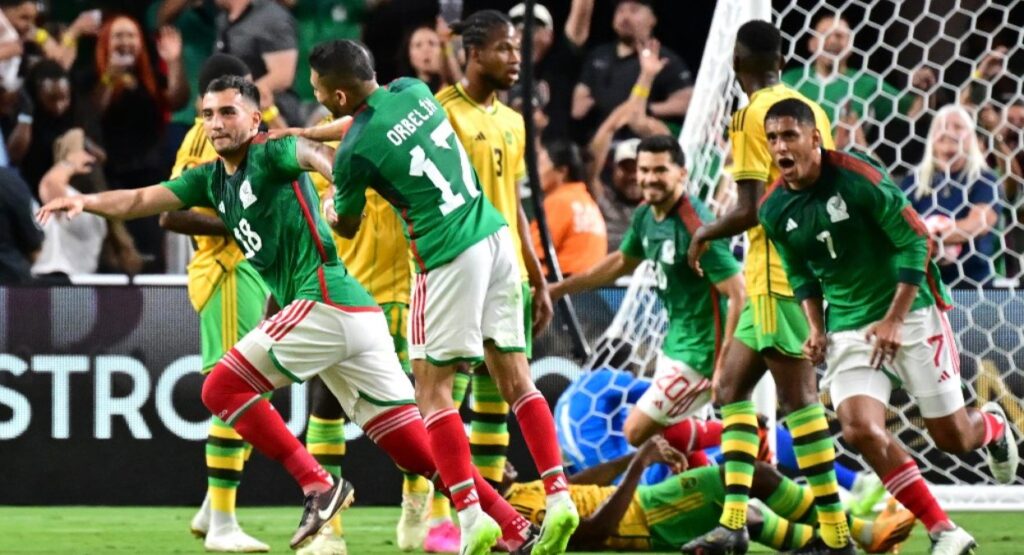 Jugadores de México festejan su triunfo ante la Selección de Jamaica en la Copa Oro