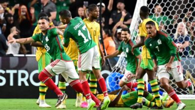 Jugadores de México festejan su triunfo ante la Selección de Jamaica en la Copa Oro