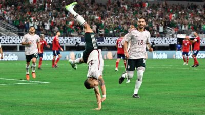 Jugadores de México festejan su triunfo ante Costa Rica en la Copa Oro