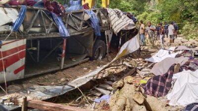 Inicia entrega de cuerpos tras accidente que dejó 29 muertos en Oaxaca