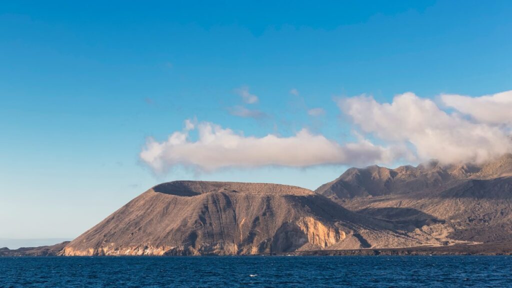 Panorámica de volcán en las islas Galápagos