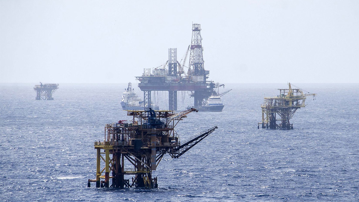 Pemex pierde 700 mil barriles de petróleo tras incendio en plataforma