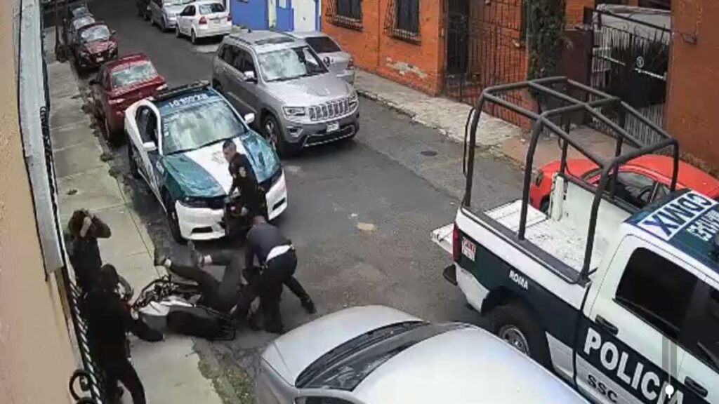 Policías Se Pelean Con Motos En Condesa