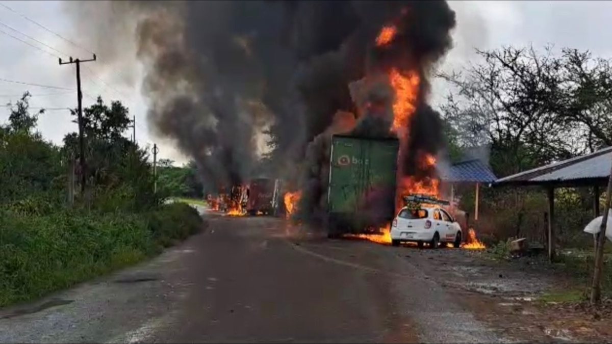 Tantoyuca, en llamas: manifestantes queman más de 15 vehículos en Veracruz