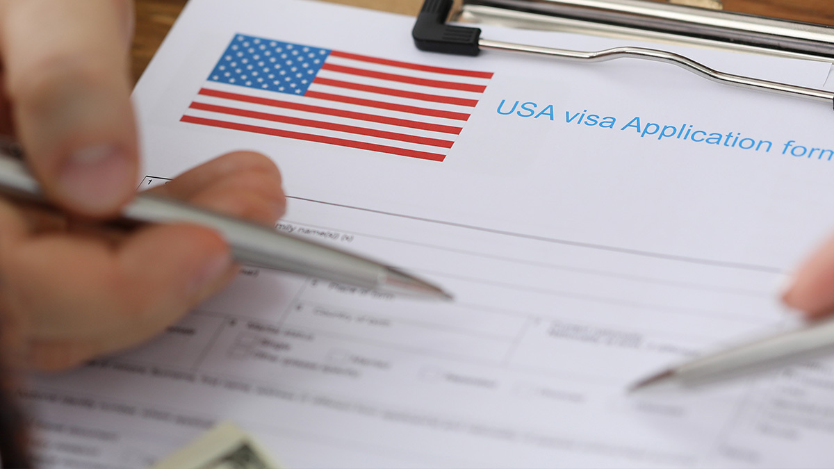 ¿Puedo solicitar dos tipos de visa diferentes al mismo tiempo?