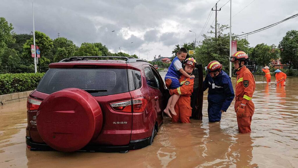 El Tifón Doksuri seguirá su trayectoria en China, pero disminuirá su intensidad. Foto: AFP