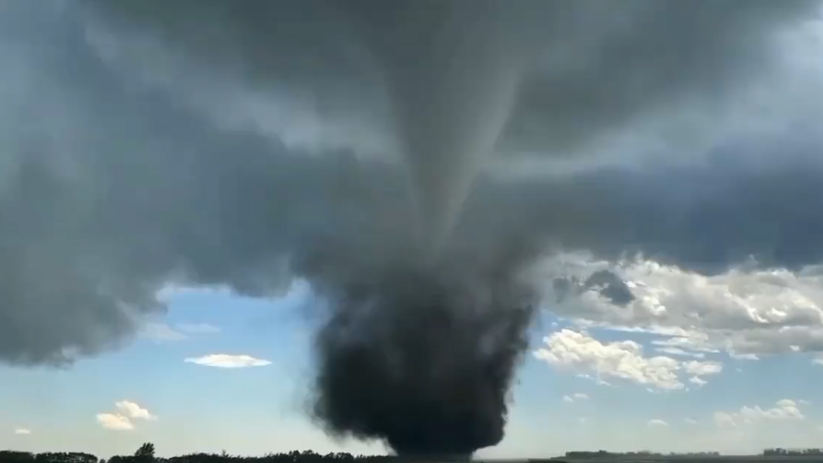 Impresionantes videos: tornado azota Canadá; hay heridos