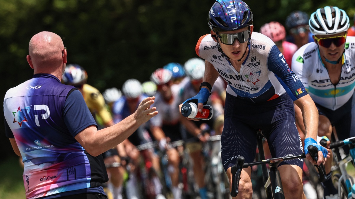 Espectador provoca caída de ciclistas durante etapa del Tour de Francia