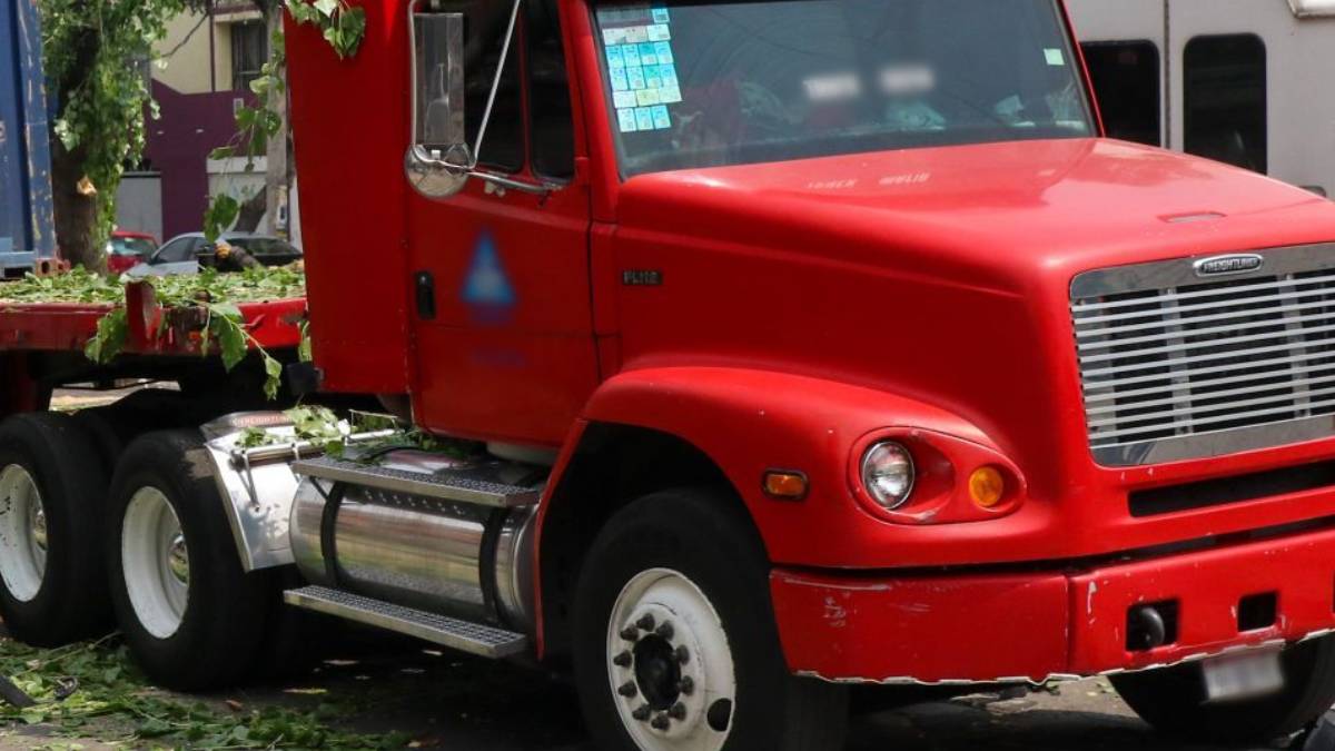 Fuerte video: trailero le pasa encima a conductor en Tepotzotlán