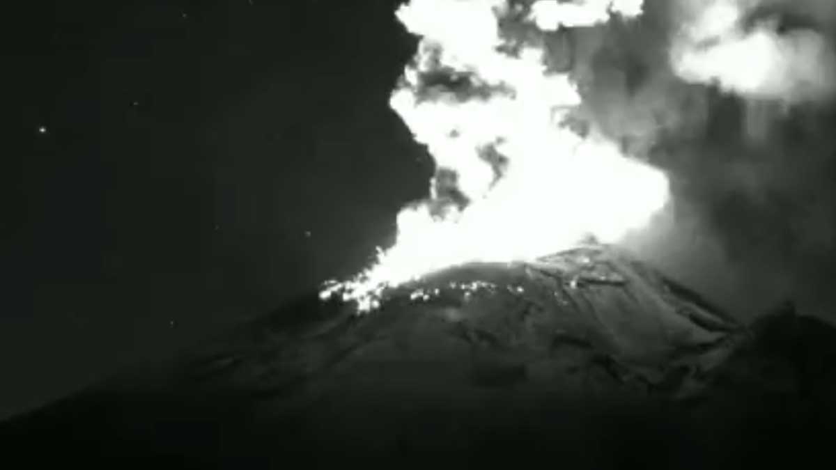 ¡Despertamos bravos! Volcán Popocatépetl presentó explosión moderada y aumentó su actividad