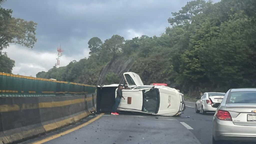 vuelca-camioneta-en-la-mexico-cuernavaca-con-direccion-a-cdmx