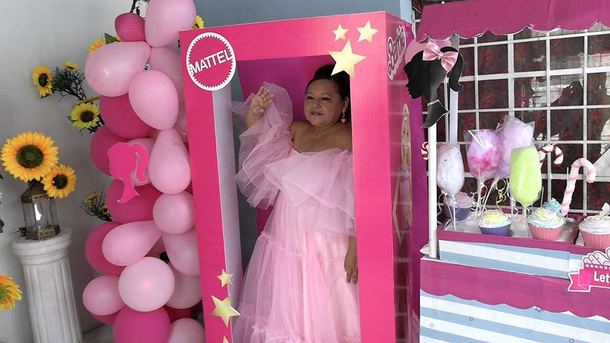 Yucateca crea set de Barbie para las más pequeñas de su comunidad