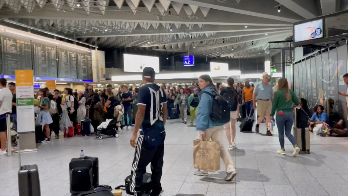 Se inunda aeropuerto de Frankfurt, Alemania; cancelan decenas de vuelos
