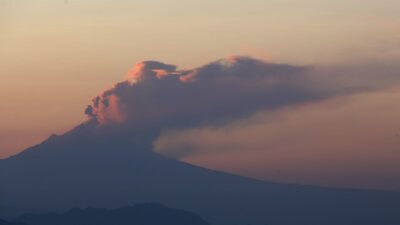 alertan-caida-de-ceniza-del-popocatepetl-en-dos-alcaldias-de-cdmx